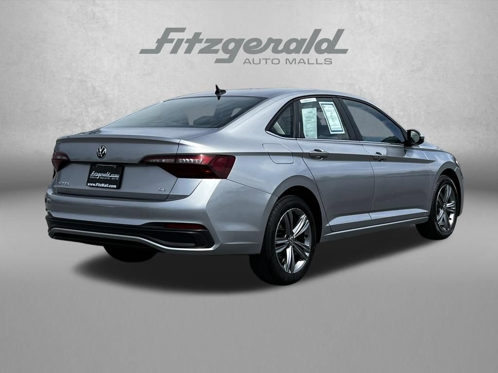 Used 2024 Volkswagen Jetta SE image 7