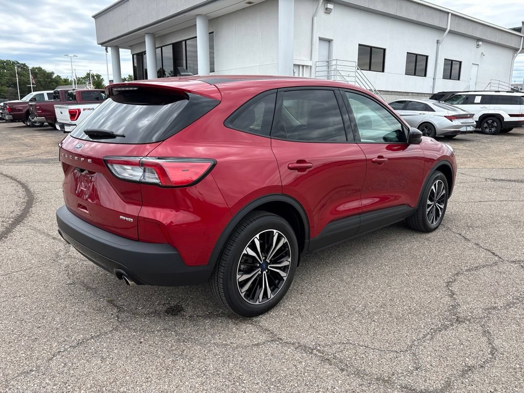 Used 2022 Ford Escape SE w/ SE Sport Appearance Package AWD/4WD image 7
