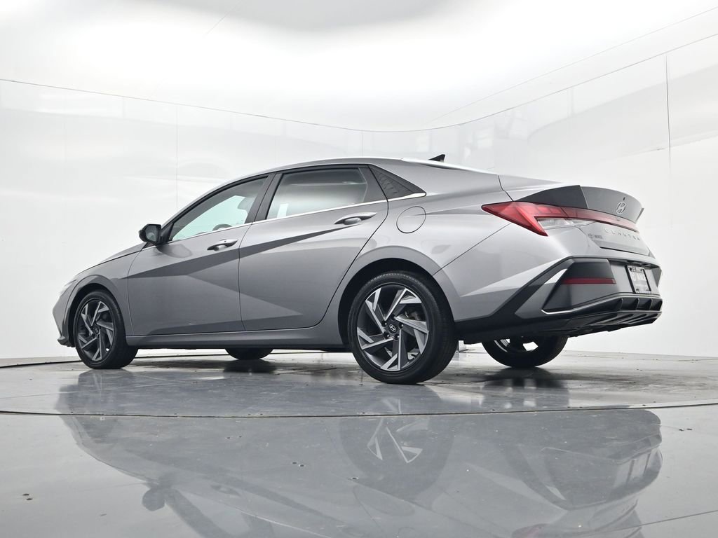 Used 2025 Hyundai Elantra SEL FWD image 46