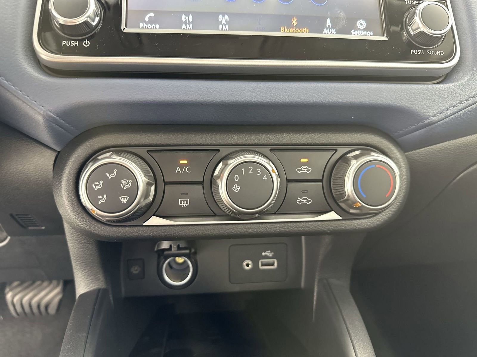 New 2025 Nissan Versa SV w/ Trunk Package FWD image 19