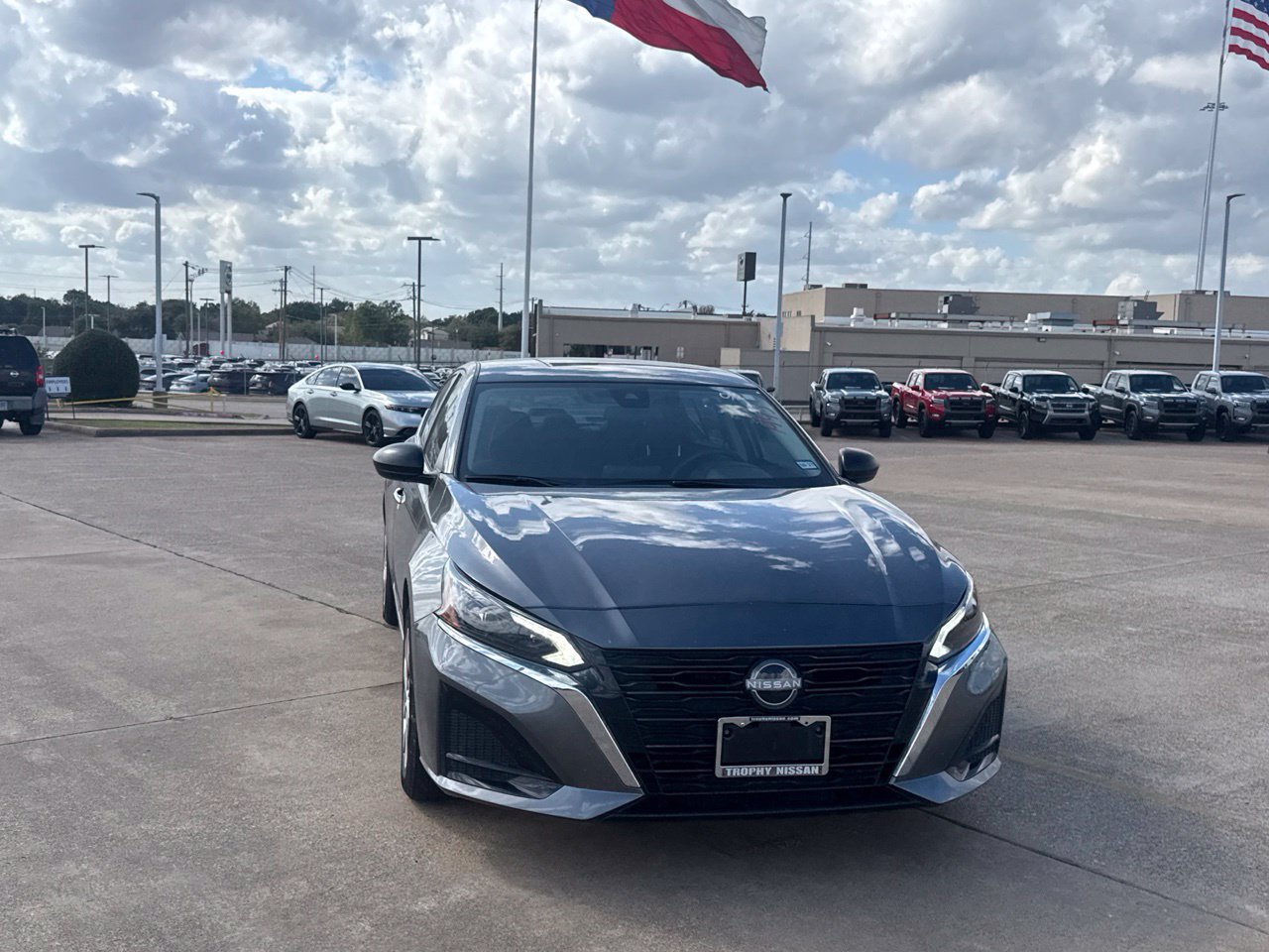 Used 2025 Nissan Altima 2.5 S FWD image 4