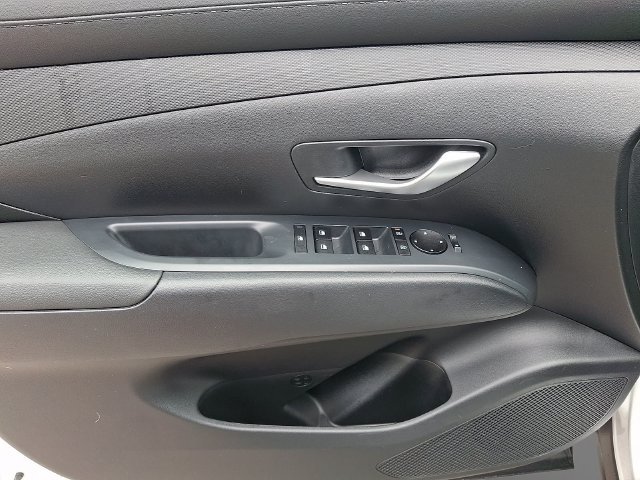 Used 2025 Hyundai Santa Cruz SEL FWD image 12