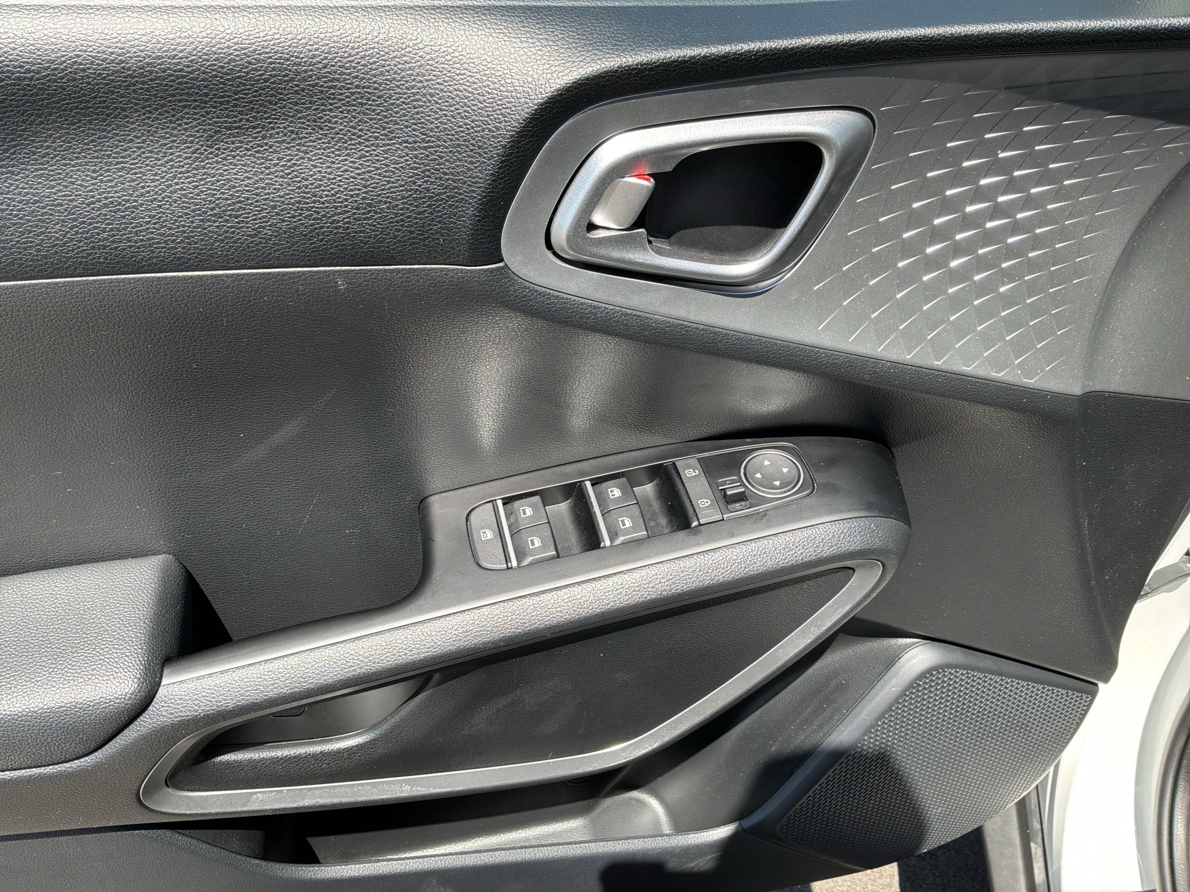 Used 2025 Kia Soul LX w/ LX Technology Package FWD image 15