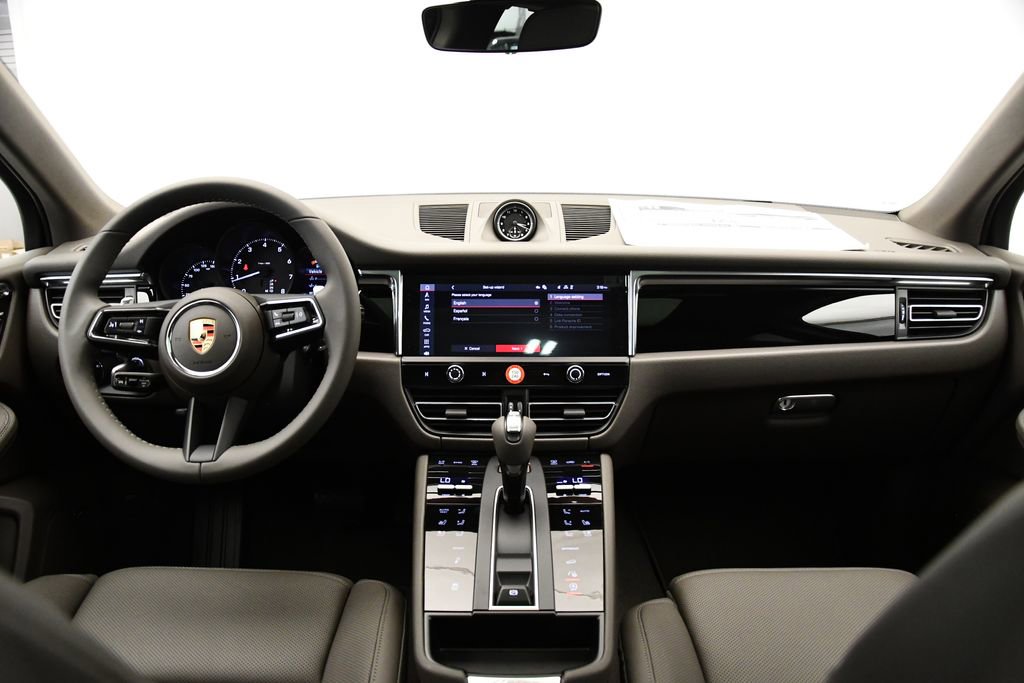 Used 2025 Porsche Macan image 18