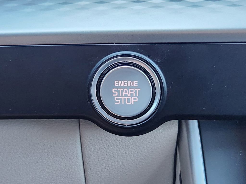 Used 2024 Kia Carnival LX image 20