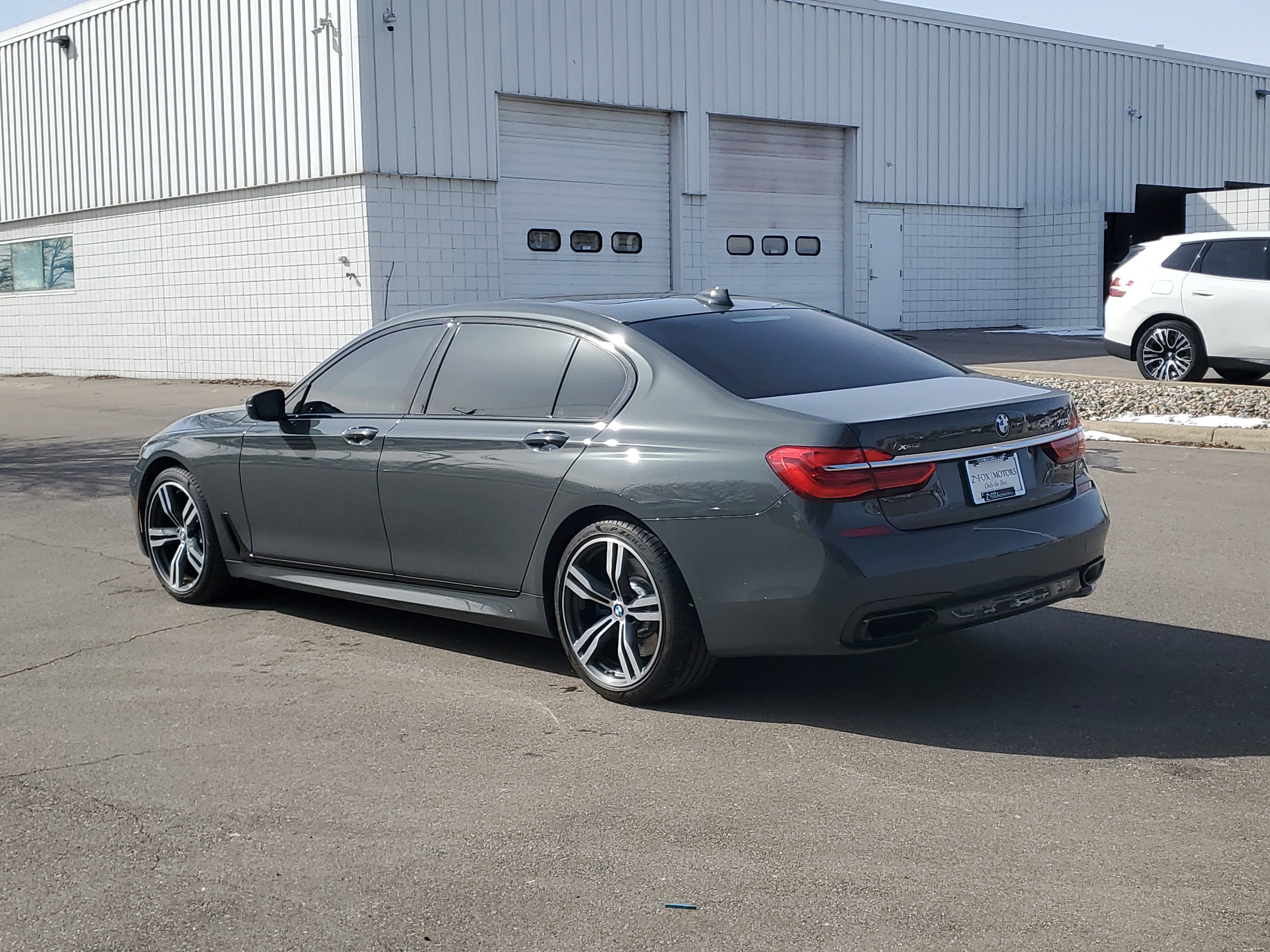 Used 2019 BMW 750i xDrive w/ Executive Package image 2