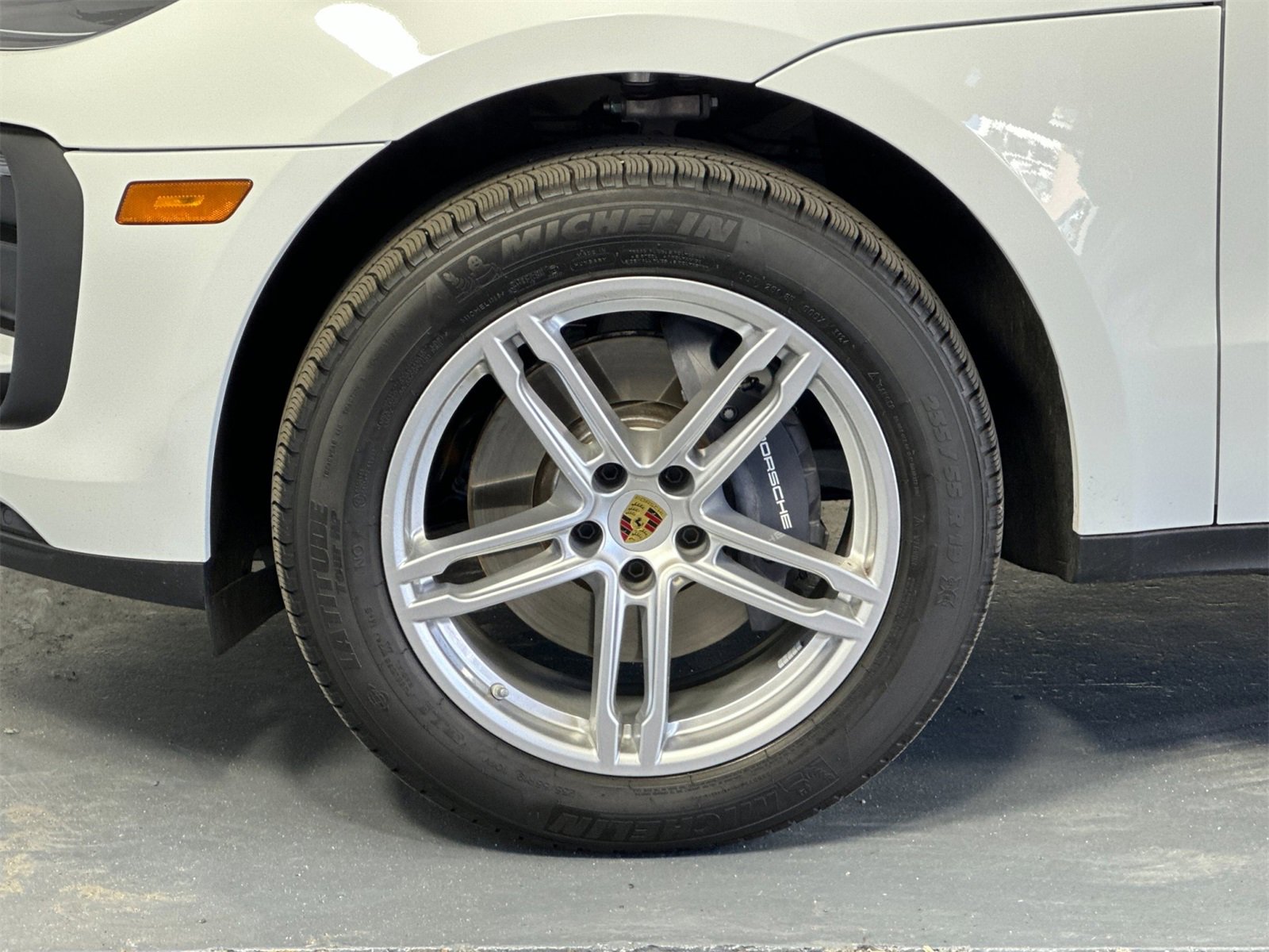 Used 2025 Porsche Macan image 32