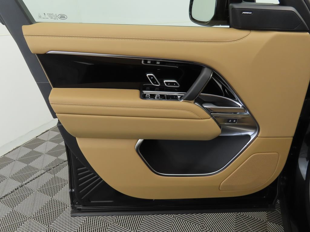 New 2026 Land Rover Range Rover Long Wheelbase SE image 24