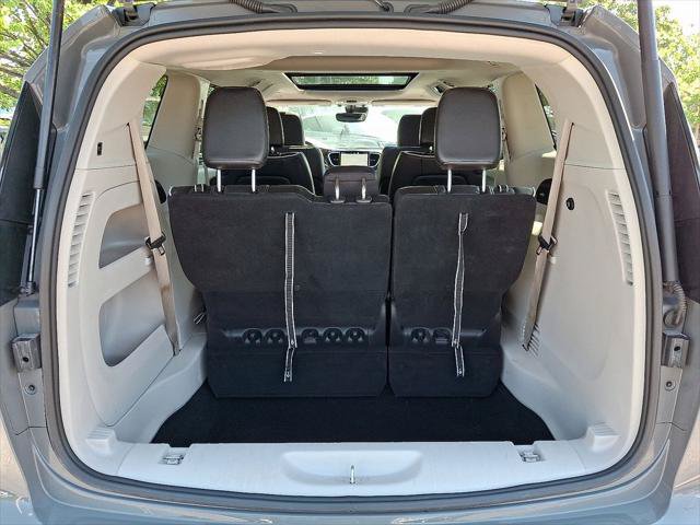 Certified 2023 Chrysler Pacifica Limited FWD image 31