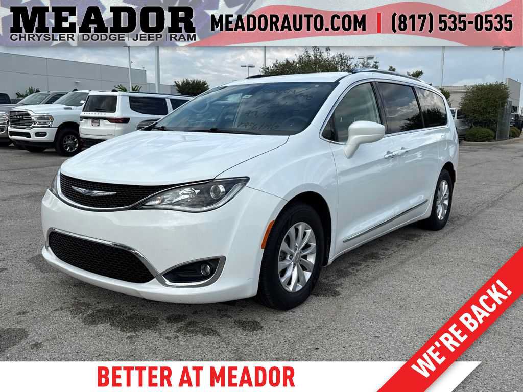 Used 2019 Chrysler Pacifica Touring-L FWD image 1