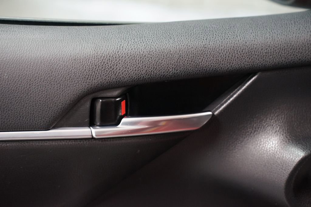 Used 2021 Toyota Camry SE FWD image 29
