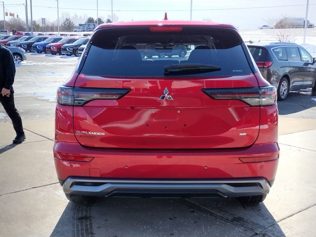 New 2026 Mitsubishi Outlander SE image 17