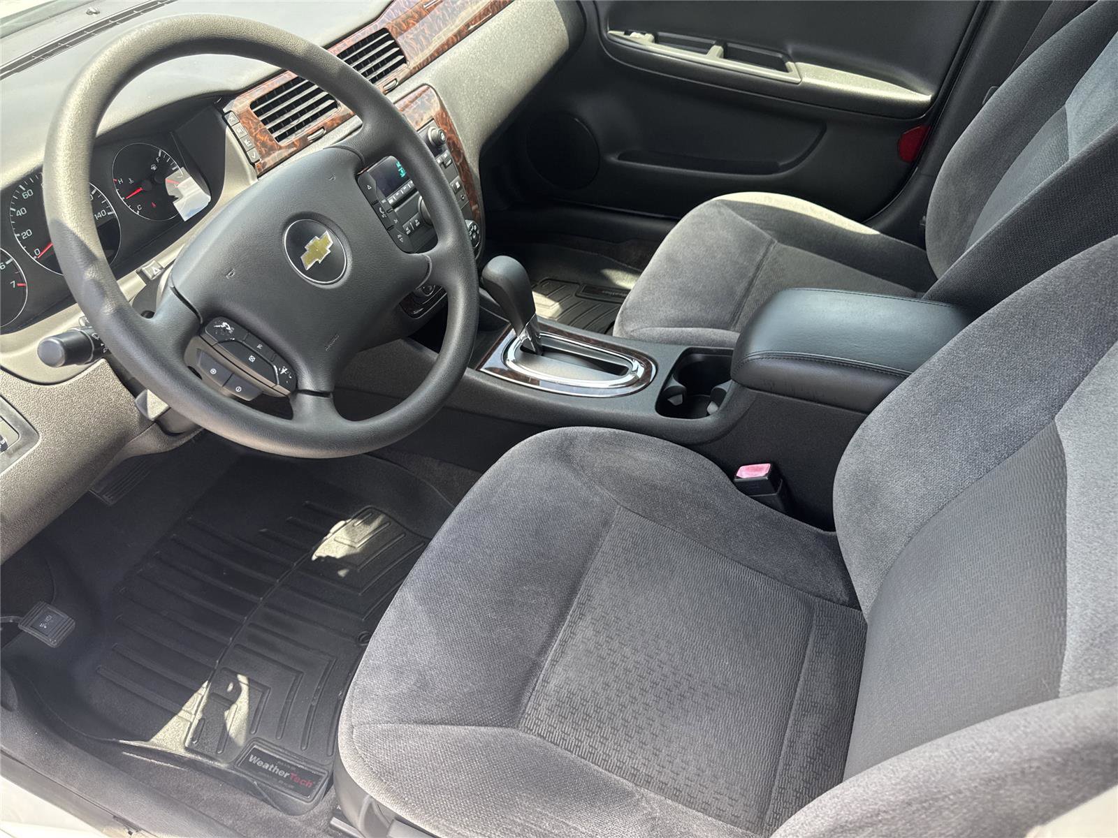 Used 2015 Chevrolet Impala LT w/ LT Sunroof Package FWD image 10