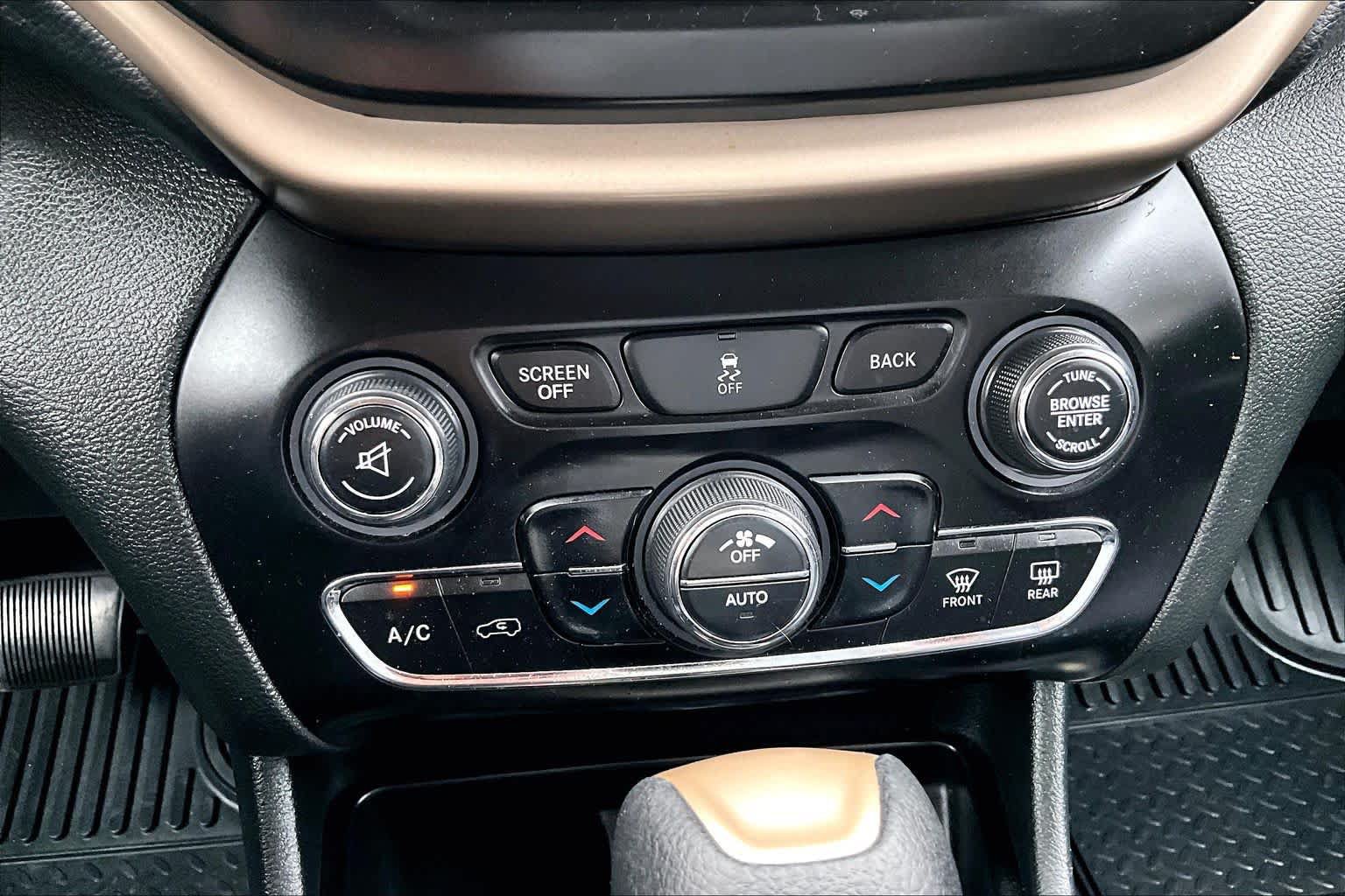 Used 2015 Jeep Cherokee Limited FWD image 32