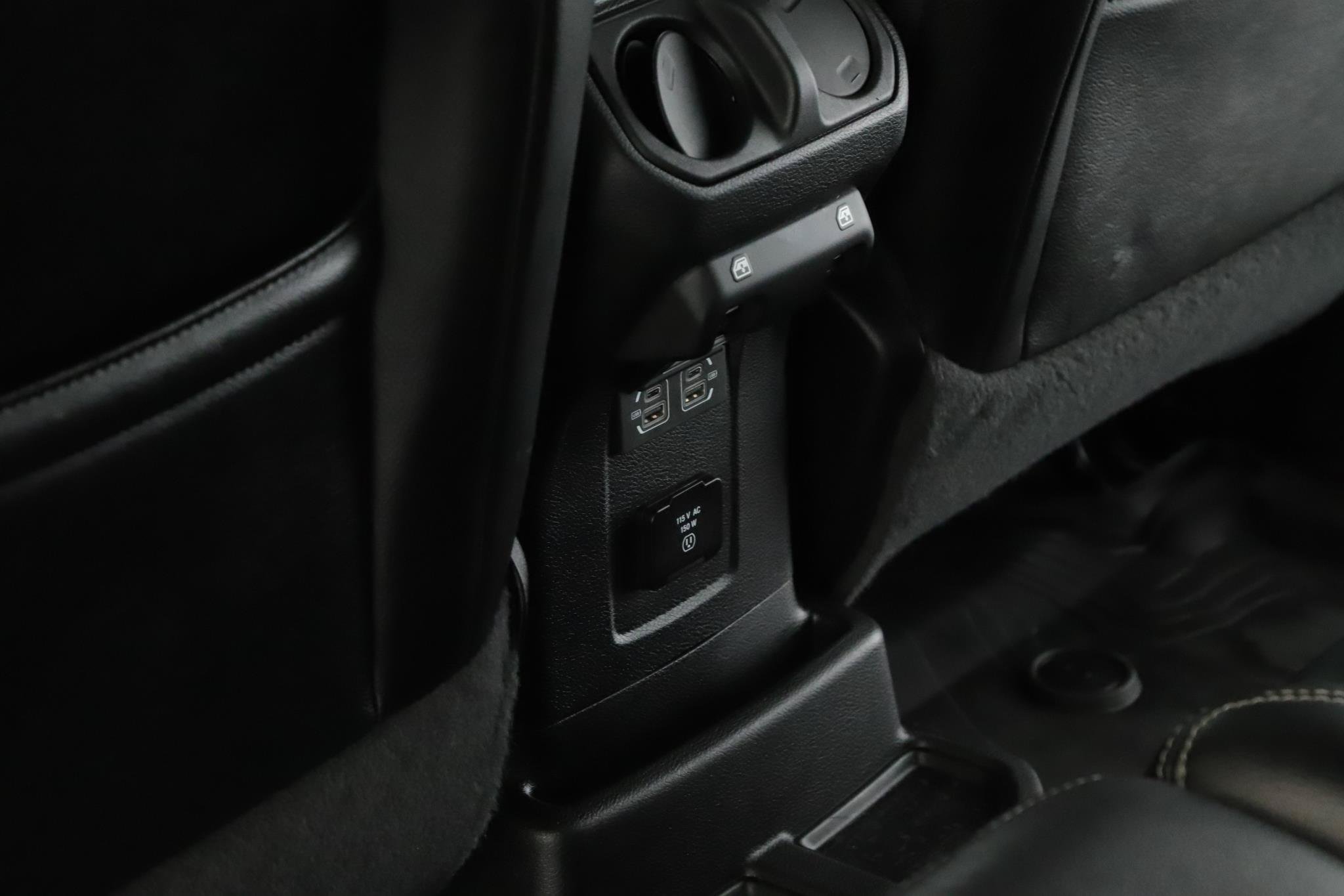 Used 2022 Jeep Wrangler Unlimited Sahara w/ Cold Weather Group AWD/4WD image 6