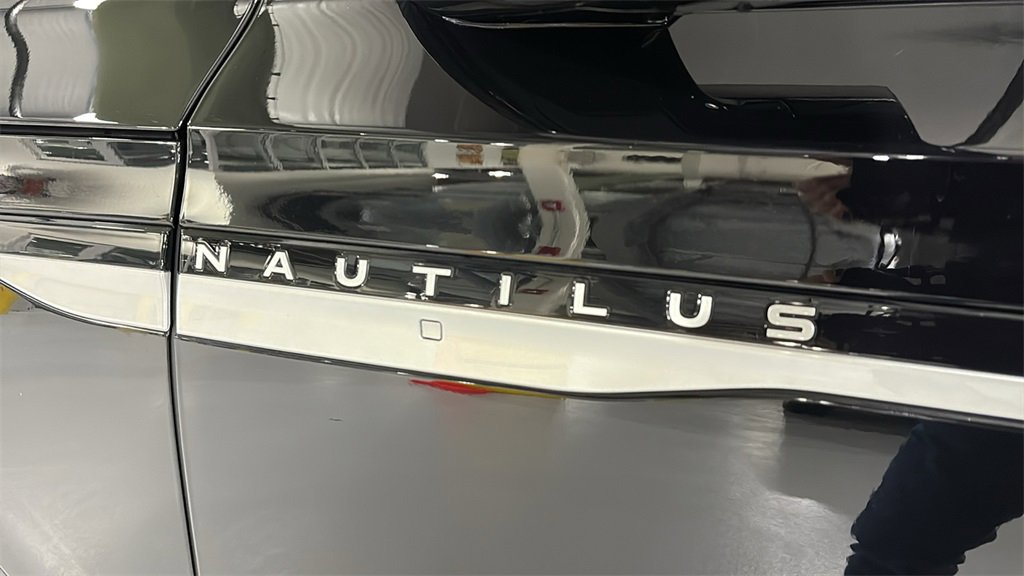 Used 2025 Lincoln Nautilus Premier w/ Equipment Group 102A image 10
