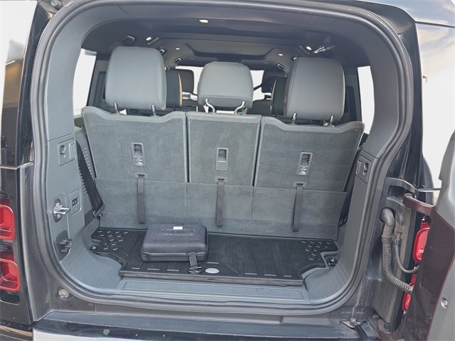 Used 2023 Land Rover Defender 130 X-Dynamic SE image 13