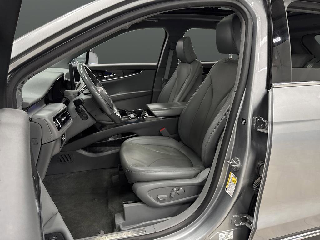 Used 2022 Lincoln Nautilus Reserve image 4