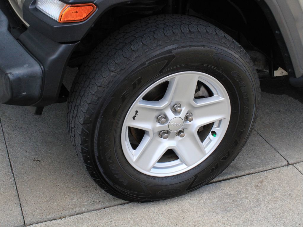 Used 2020 Jeep Gladiator Sport w/ Quick Order Package 24S image 37