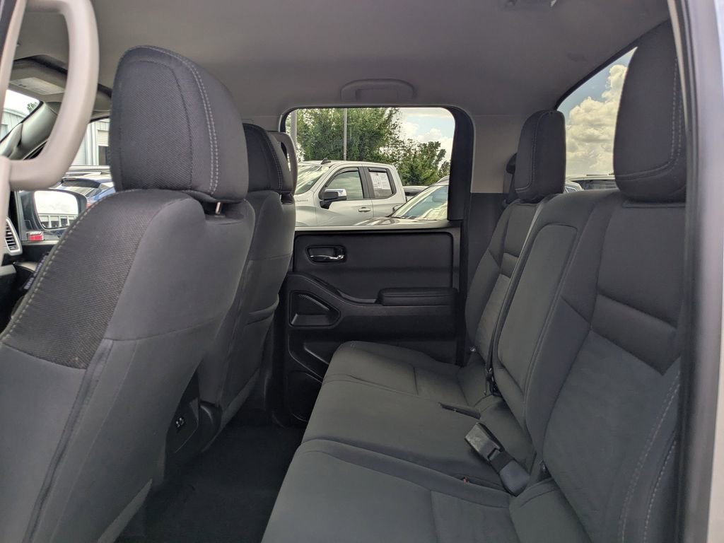 Used 2024 Nissan Frontier SV image 10