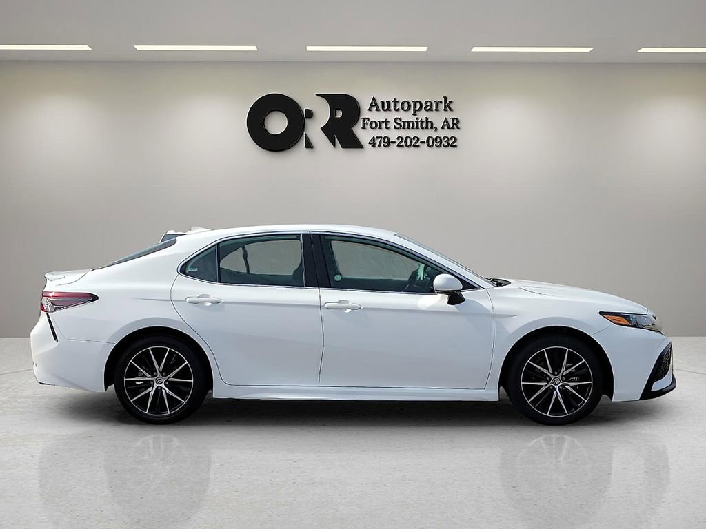 Used 2024 Toyota Camry SE image 6