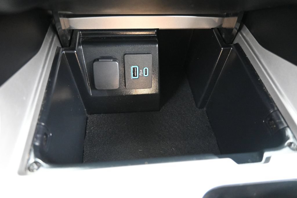 Used 2024 Ford Explorer XLT w/ Equipment Group 202A AWD/4WD image 19