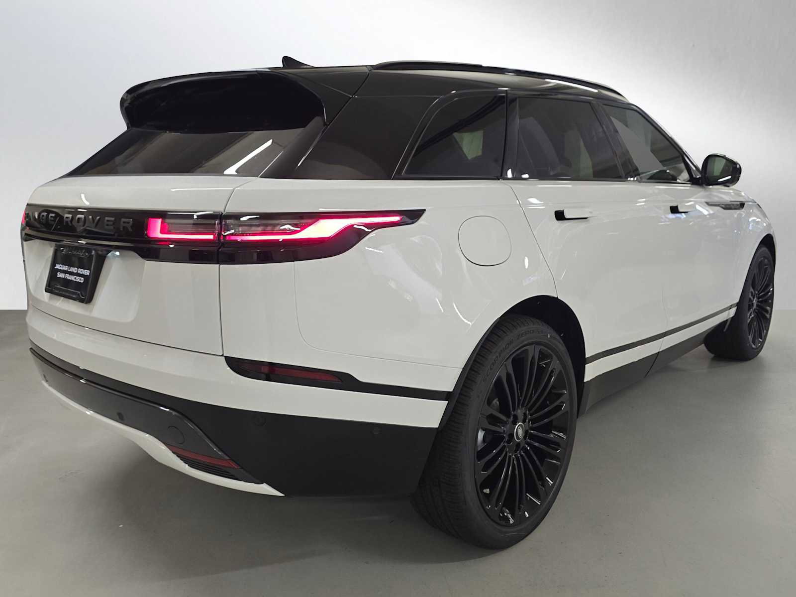 New 2026 Land Rover Range Rover Velar Dynamic SE image 5