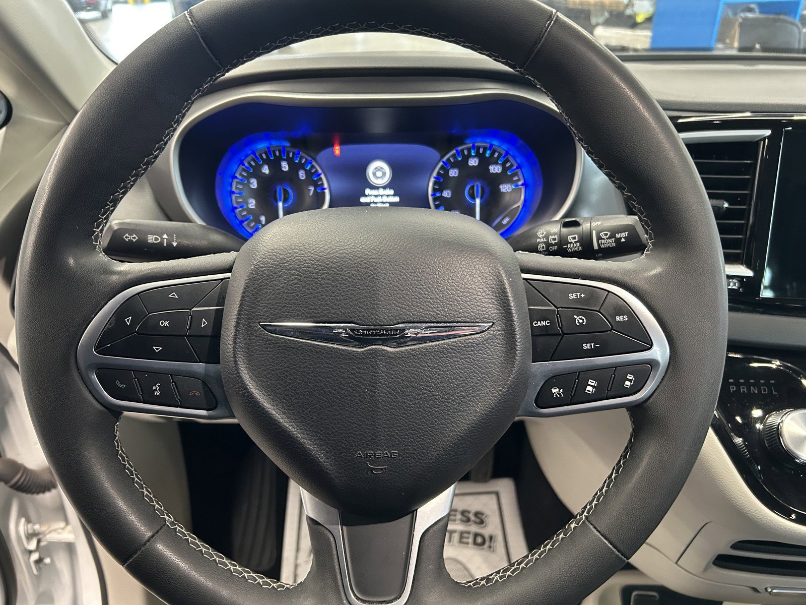 Used 2023 Chrysler Pacifica Touring-L image 21