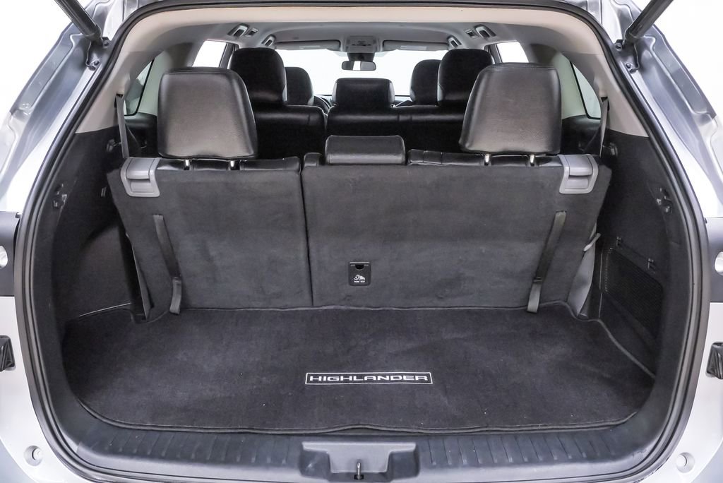 Used 2020 Toyota Highlander LE FWD image 29