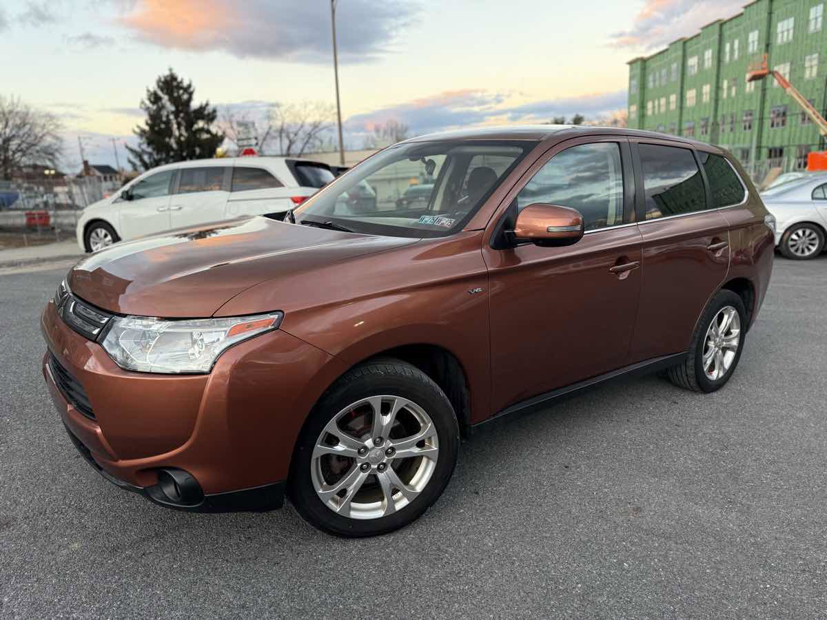 Used 2014 Mitsubishi Outlander GT image 3