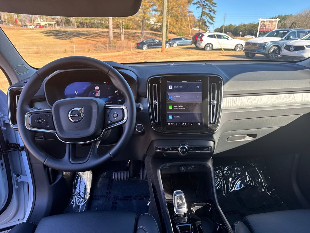 Certified 2025 Volvo XC40 B5 Ultra w/ Protection Package image 15