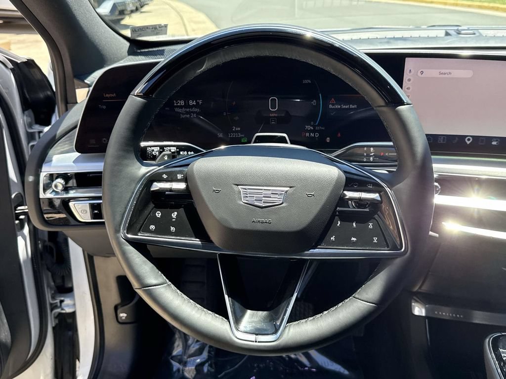Certified 2025 Cadillac Lyriq Luxury w/ LPO, Floor Liner Package AWD/4WD image 32