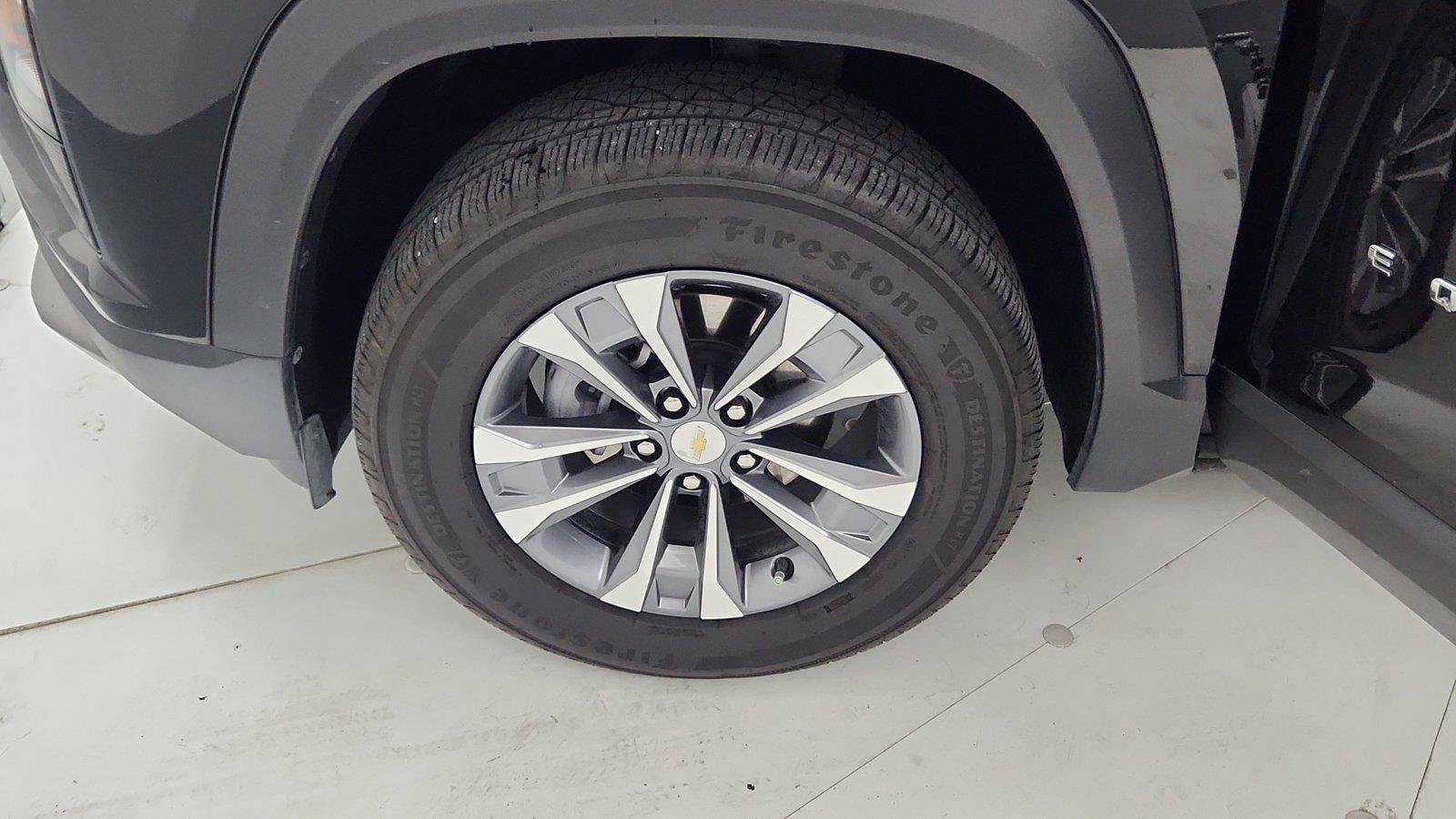 Used 2025 Chevrolet Equinox LT FWD image 43