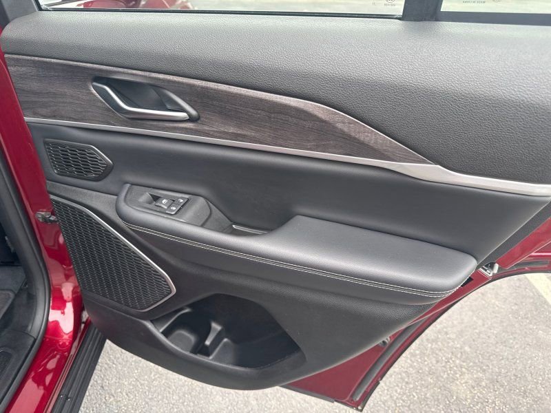 Used 2023 Jeep Grand Cherokee 4WD 4xe image 31