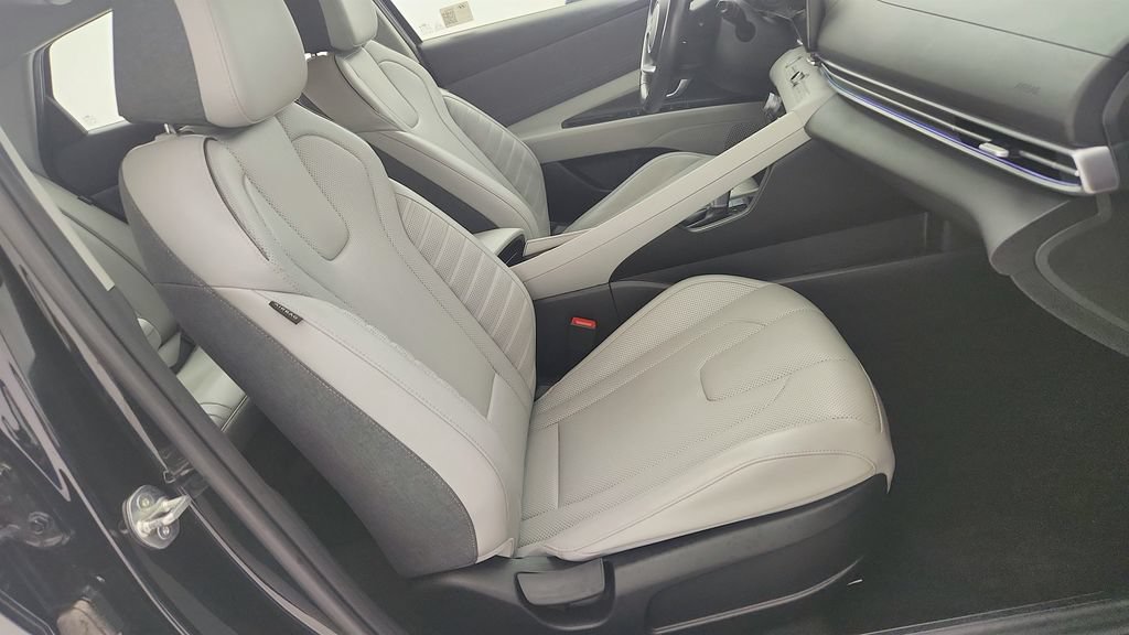 Used 2024 Hyundai Elantra Limited FWD image 31