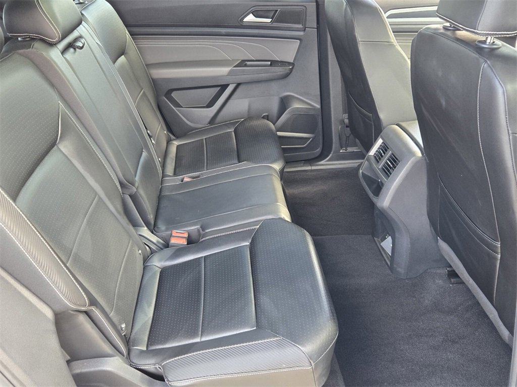 Certified 2022 Volkswagen Atlas Cross Sport SEL R-Line image 17