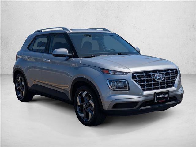 Used 2023 Hyundai Venue SEL FWD image 3