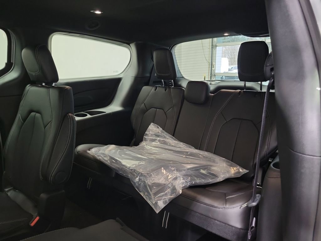 New 2026 Chrysler Pacifica Select w/ S Appearance Package image 8