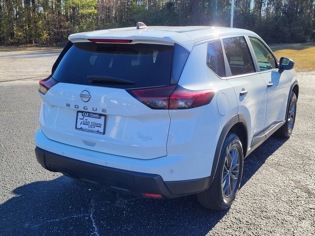 Used 2024 Nissan Rogue S image 2