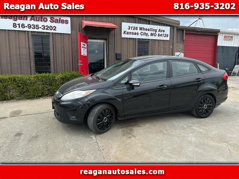 Used 2013 Ford Fiesta SE image 1