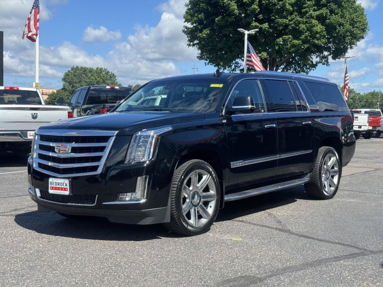Used 2020 Cadillac Escalade ESV Luxury AWD/4WD image 3