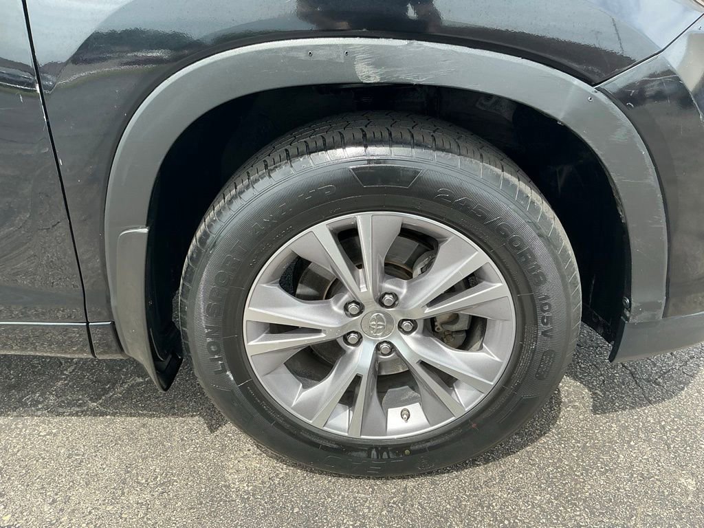 Used 2014 Toyota Highlander XLE AWD/4WD image 16
