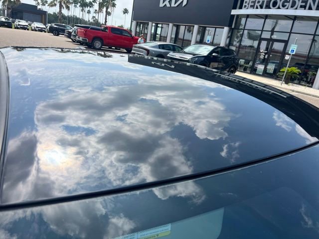 Used 2021 Nissan Sentra SR w/ Lighting Package FWD image 5