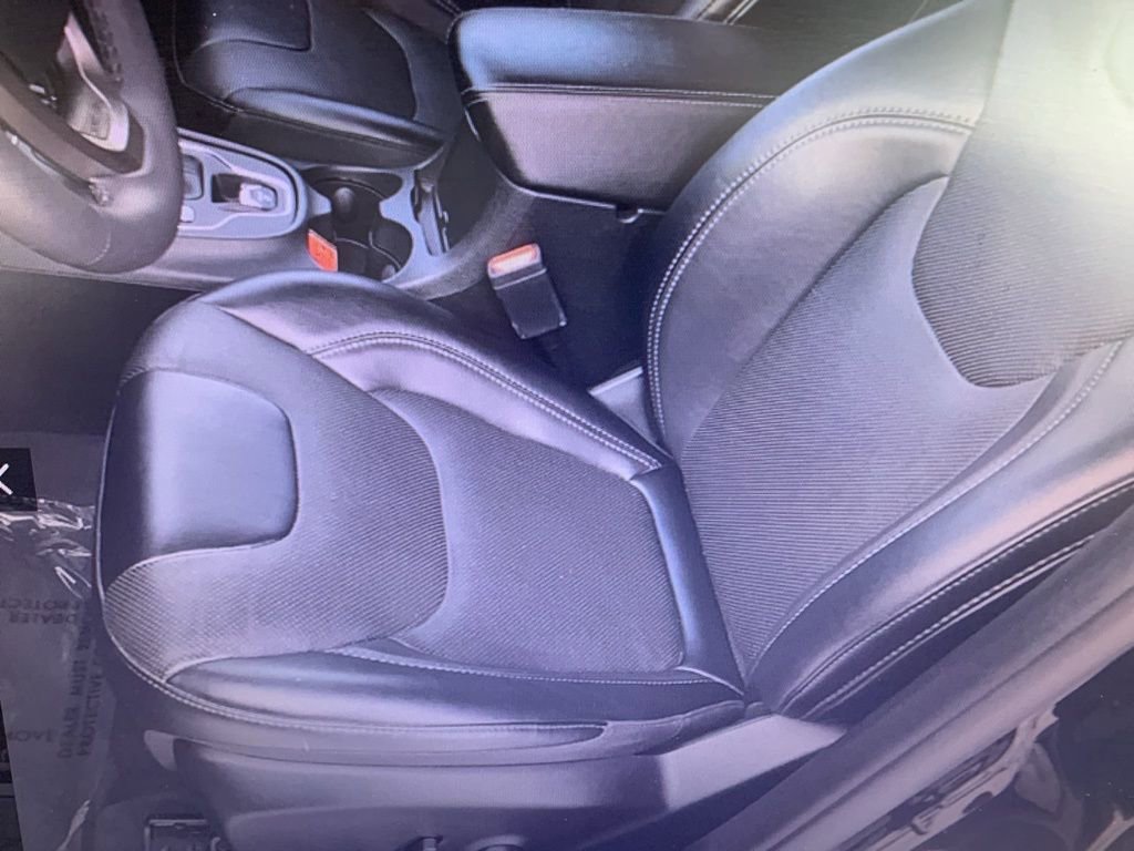 Used 2022 Jeep Cherokee Latitude Lux image 3