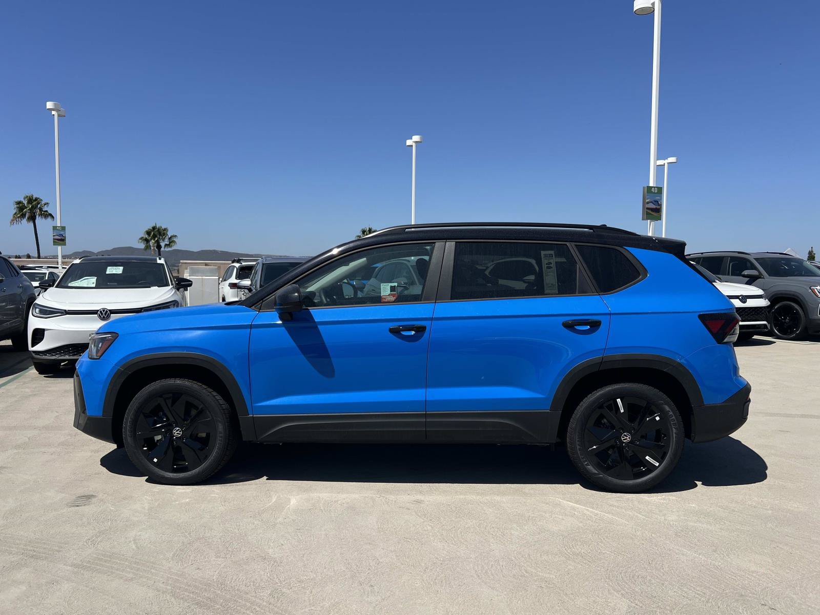 New 2026 Volkswagen Taos SE FWD image 2