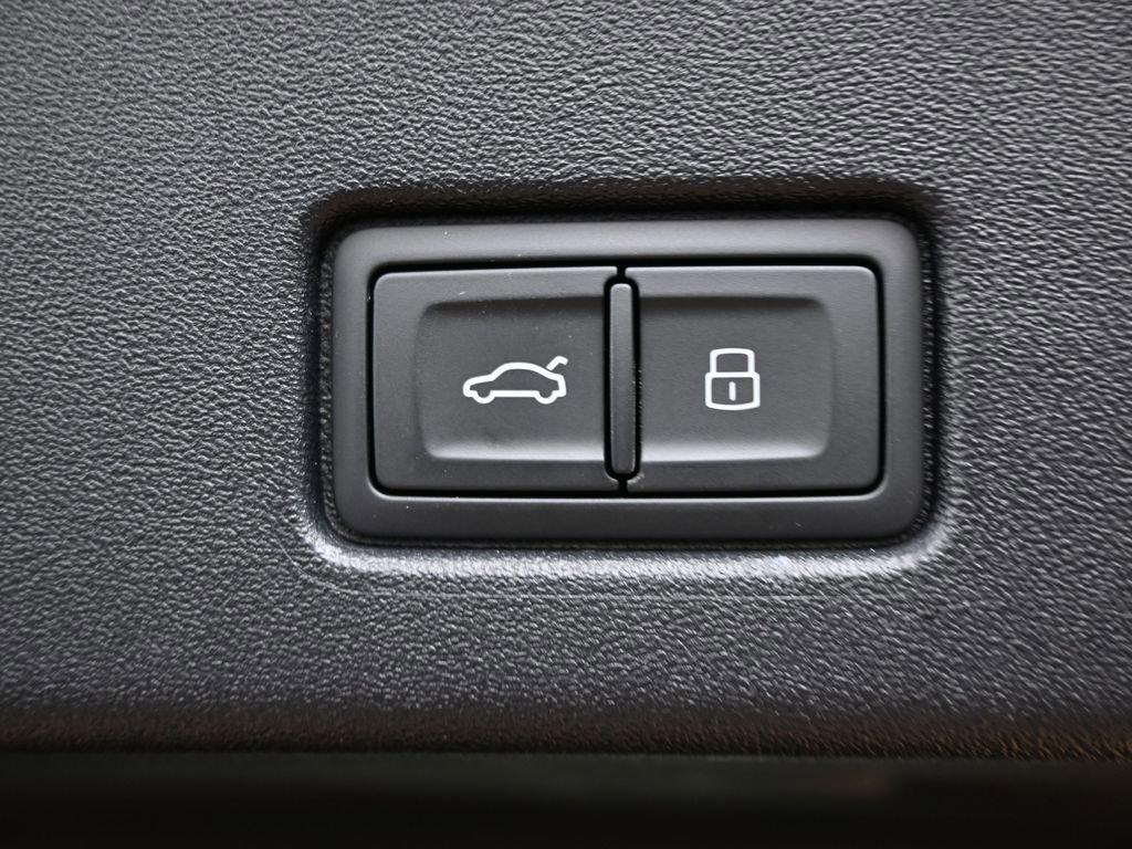 Used 2024 Audi Q4 e-tron Premium Plus w/ Premium Plus image 18