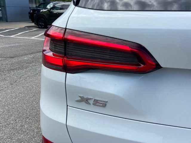 Used 2019 BMW X5 xDrive50i w/ Luxury Seating Package AWD/4WD image 34