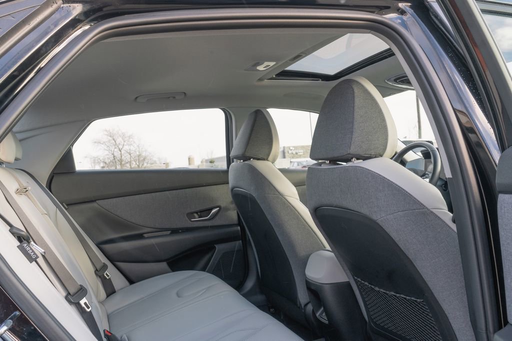 Certified 2025 Hyundai Elantra Limited image 12