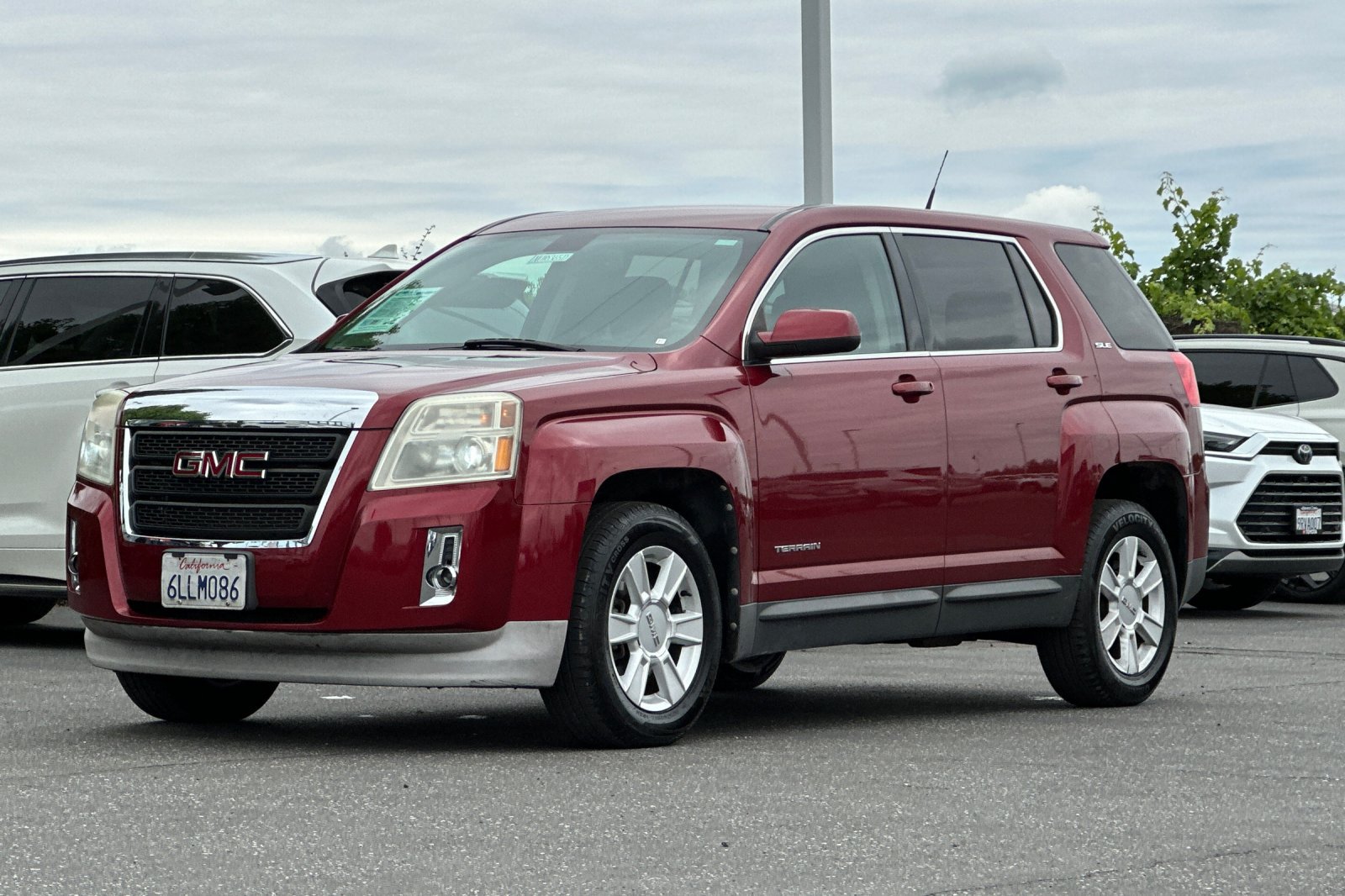 Used 2010 GMC Terrain SLE FWD image 8
