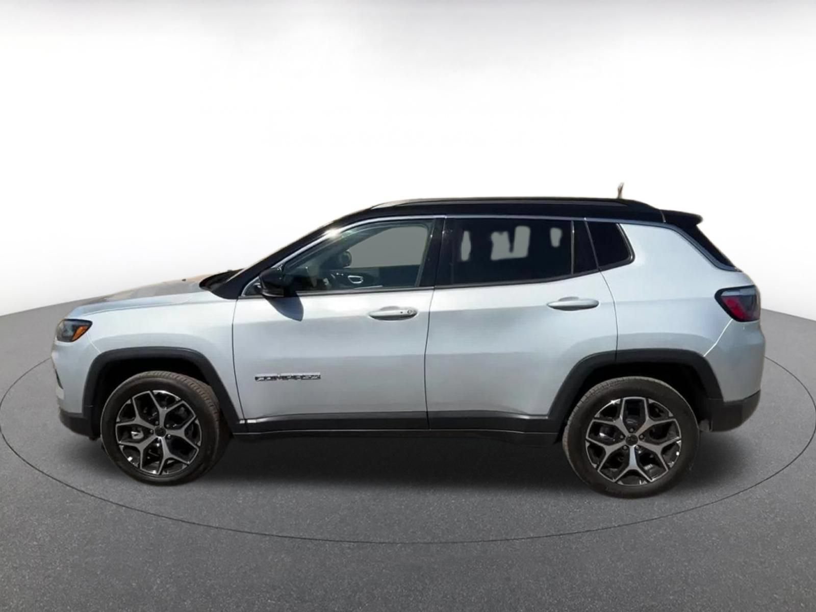 Used 2025 Jeep Compass Limited AWD/4WD image 9